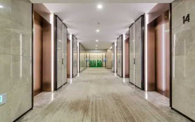 Grand Emporium Rezen ESA Apartment