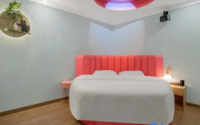 Yikela Yinying Apartment (Xinhui Wanda Plaza)