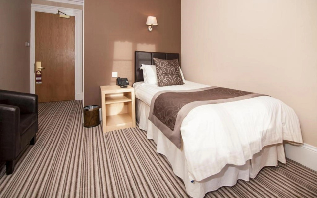 Burnett Arms Hotel
