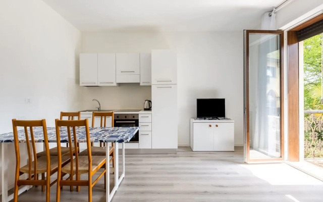 Snug apartment in Lesa with balcony