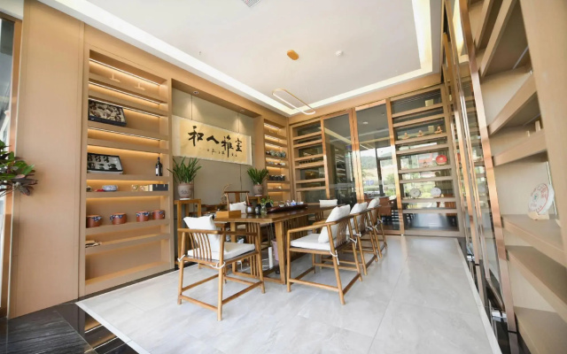 Vienna Classic Hotel (Chenzhou Xiangnan College)