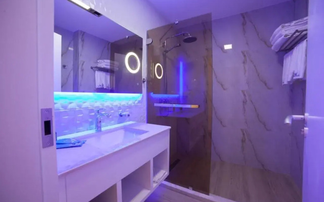 Grand Blue FAFA Resort & Spa