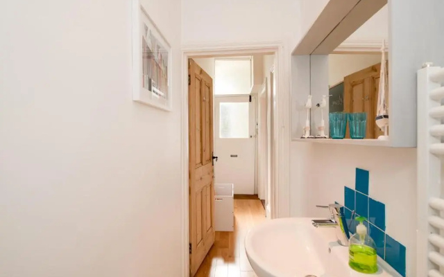 Great family flat just 10 mins walk to beach