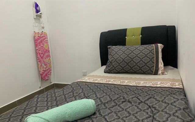 Lovely 2-BR service apartment with pool (melur @ troikaKB)