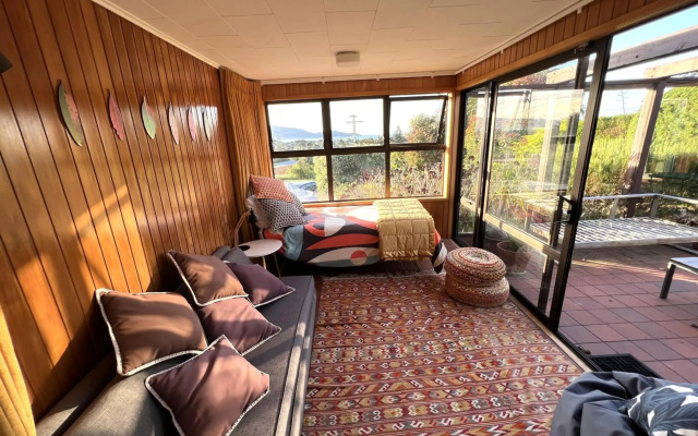 Tranquility Base - Waikanae Beach Holiday Home