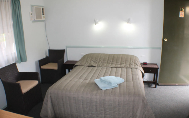 Lake Forbes Motel