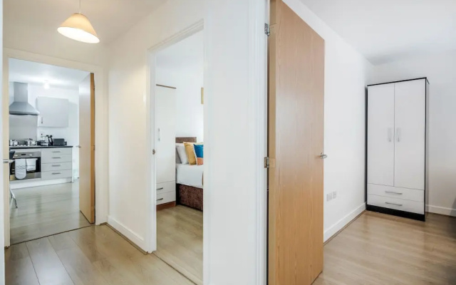 Impeccable 2-bed Apartment in Romford