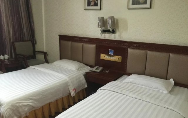 Golden Coast Hotel
