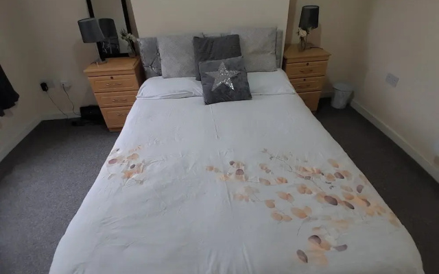 Blackpool - 2-beds - Sleeps 5 - Pet Friendly