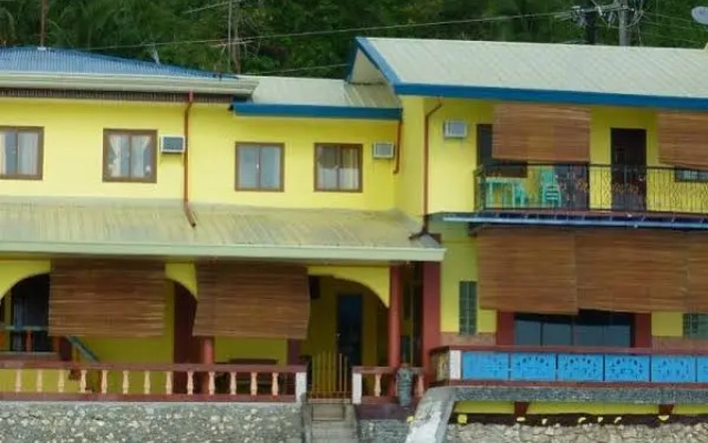 Capt. Hook's Red Parrot Inn
