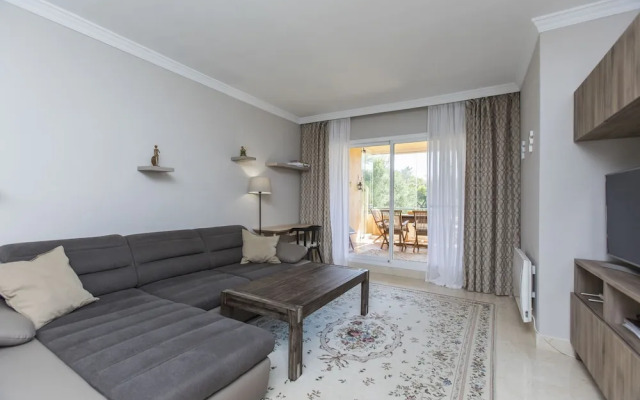 Perfect Location Between Golf and Beach