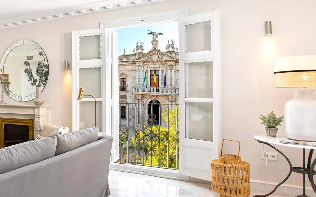 Spectacular 4BD apartment near Alcazar. San Fernando