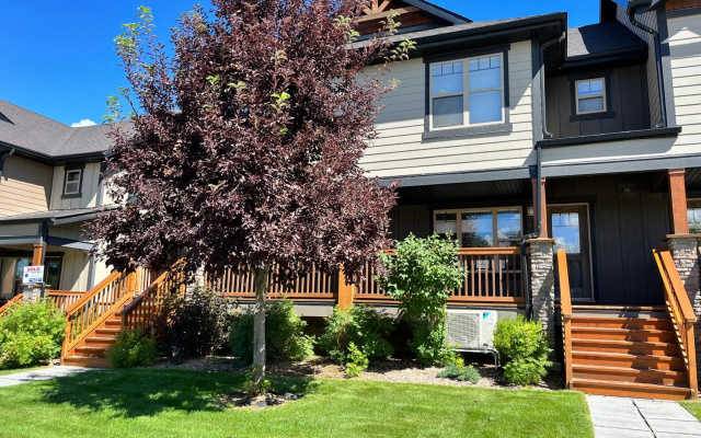 Perfect base Invermere 3bd townhouse mt views fireplace