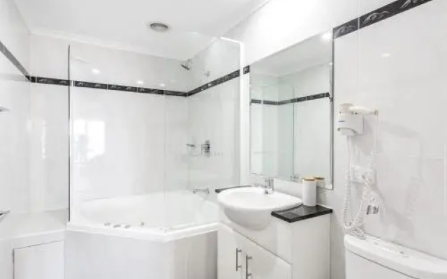 Breakwater Apartment 403
