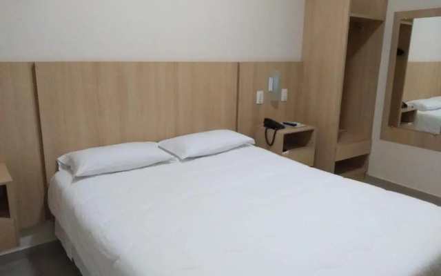 Victoria Plaza Hotel