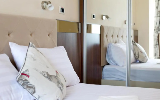 Jijo's Hotel