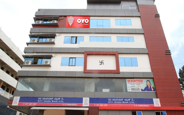 OYO 4733 Champion Residency