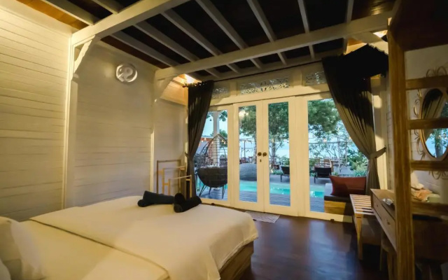 Mambo Beach Resort