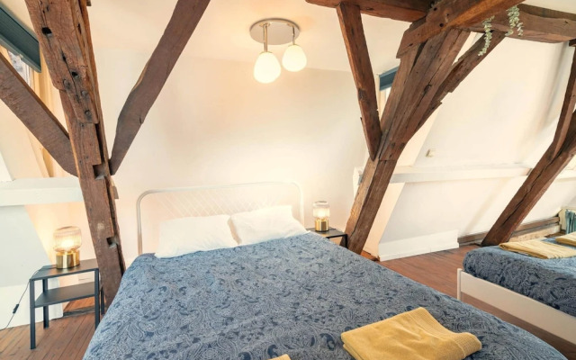 Stylish Duplex Apartment for 10