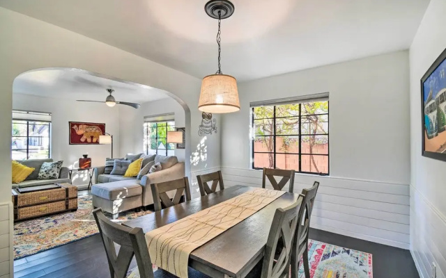 Sun-lit Phoenix Gem: Backyard Entertainment Patio!