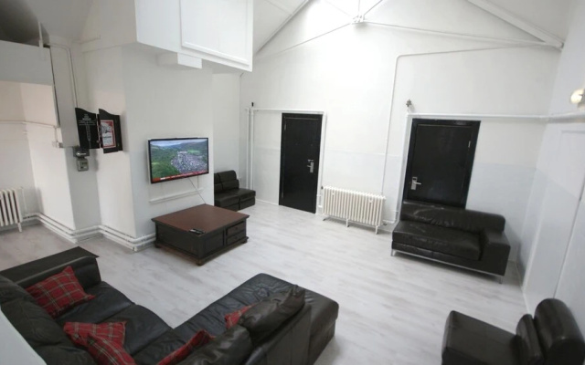 Edinburgh Princes Street Loft Apartment