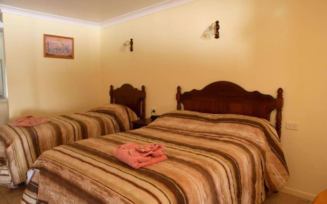 Bottlebrush Motel