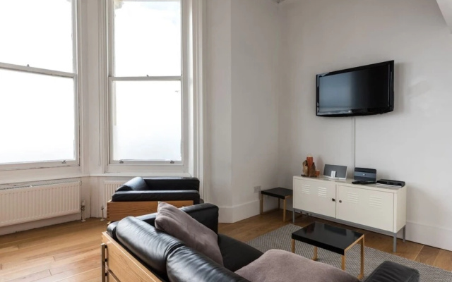 Immaculate 1-bed Apartment on Hove Seafront