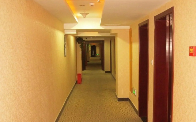 Chengdu Huijun Hotel