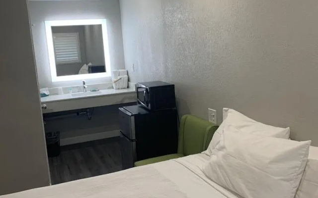 Elmwood Motel