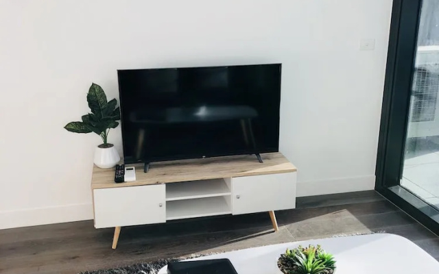 Explore Docklands Lovely Apartment LVL8