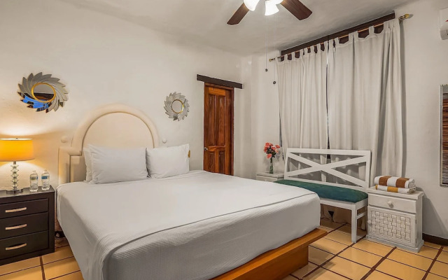 Cozy Apartment w/ Balcony, Pool Views, Free Wifi
