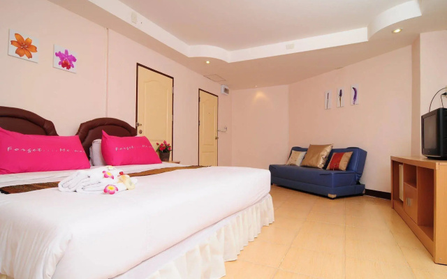 Bed by Tha-Pra Hotel and Apartment