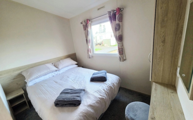 Static Caravan 3 Bed Sleeps 8 Dog Friendly Parking