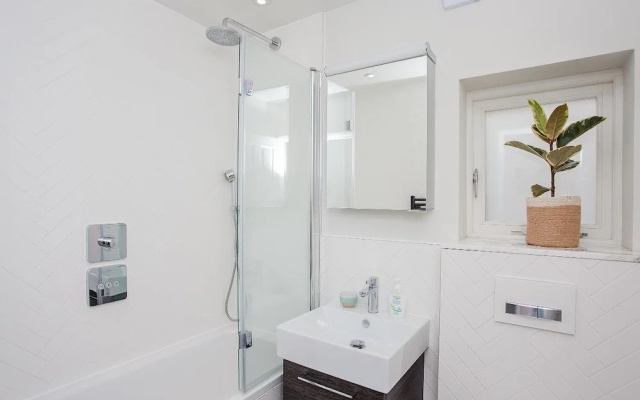 Stunning 2 Bedroom Apartment With Patio