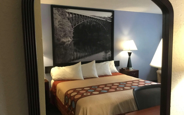 Super 8 By Wyndham Gardner