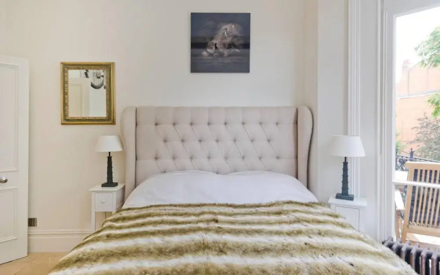 Cute 2-bed Chelsea Apartment