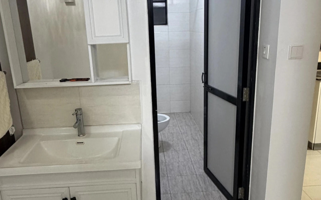 Апартаменты Divine Homes Cosy 2 Bedroom Next to Airport