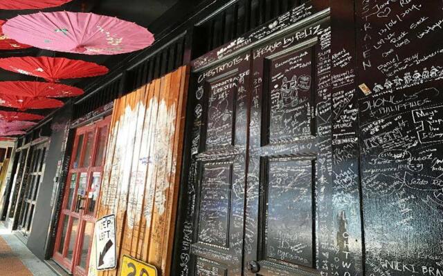 Отель Rucksack Inn Temple Street Сингапур вид на фасад