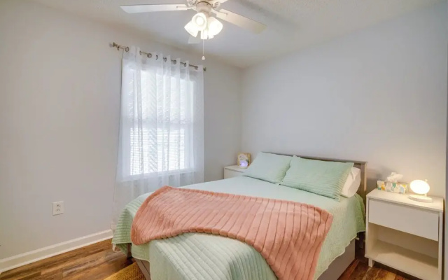 Pet-friendly Villas Vacation Rental: Walk to Bay