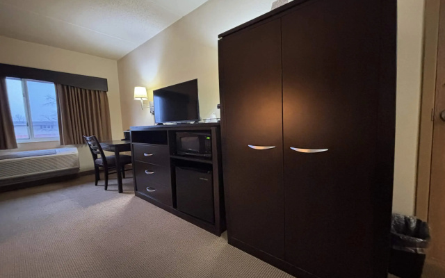 AmericInn by Wyndham Monmouth