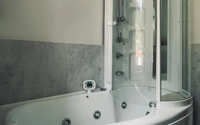 RL - Boutique Suites & Apartments