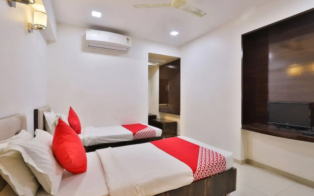 OYO 27633 Hotel Dan