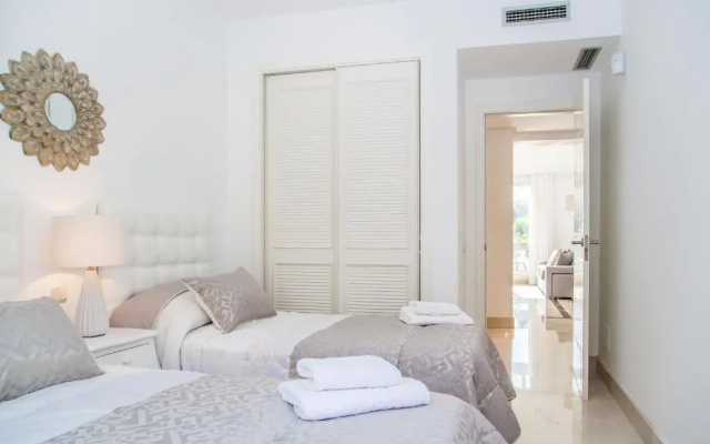 Luxury Duplex Penthouse Alcazaba Beach - RDR157