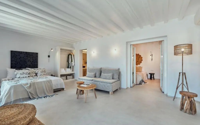 Private Villa Beachfront 30steps to Alemagou Beach