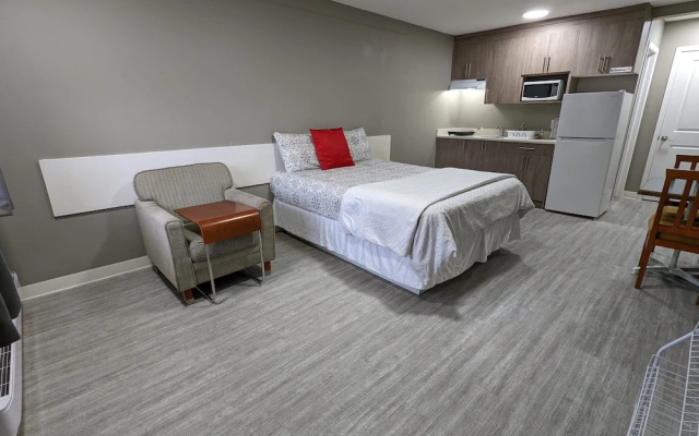 Riverside Motel & Suites