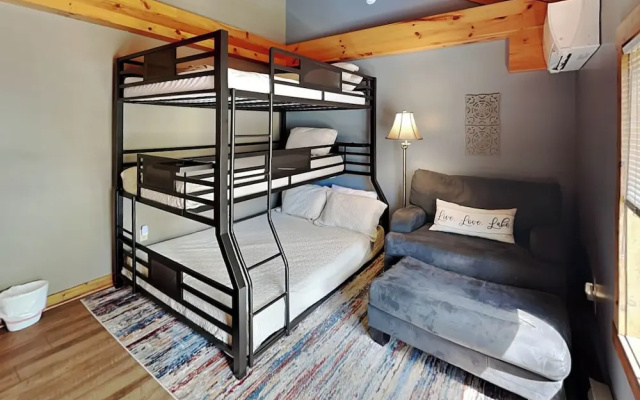 Sunplace 30 by Taylor Made Deep Creek