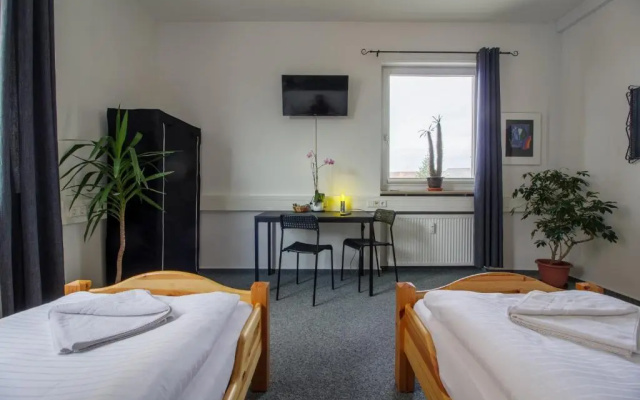 Room 1 / Room 2