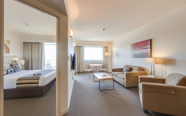 Cosmo Apartment Hotel Milton
