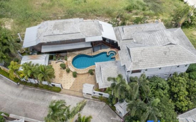 Royal Boat Pool Villa - Pattaya
