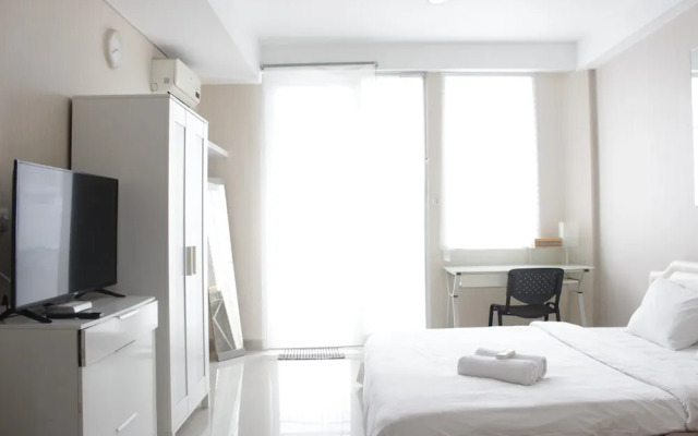 Bright Studio Room at Dago Suites Apartment near ITB